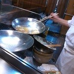 与太呂本店 - 揚げ風景