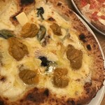 築地トゥットベーネ - ウニとフレッシュバターをのせたモッツァレラとアンチョビのpizza