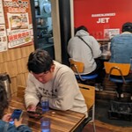 ラーメン人生JET - 店内　満席〜