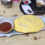 泉屋 - これは　1kg を超えた量　オムライス大　1100円