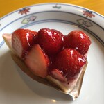 五右衛門 - 絶品！プラス320円で予定外に頼んでしまったイチゴのチーズケーキ　サイズは小さめです