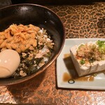 タイニーカフェ - 納豆丼煮卵付き、冷奴