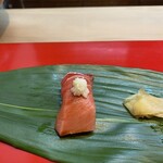 すし処美旨 - 中トロの漬けを辛味大根で頂く。ガリも美味しかった