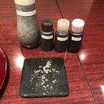 Epais - フレンチドレッシング、ソース3種類、自家製ポルチーニ茸の塩