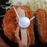 Tonkatsu Katsukichi - 　ロースかつ(110g)T-SHOCK（定食）1150円　厚みは13mm位