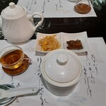 趙の飲茶 888 - お粥は必ずふたつきの器