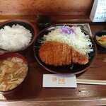 Tonkatsu Katsukichi - 　ロースかつ(110g)T-SHOCK（定食）1150円　配膳時の画像