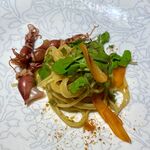 オステリア インクローチ - 福岡産強力粉のタリオーニ（細平麺）にホタルイカのスモーク添え