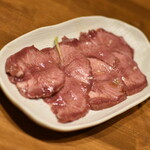 炭火焼肉ホルモンさわいし - 黒毛和牛タン先（１，５００円）２０２４年３月