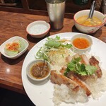 タイ東北料理 イサーン・キッチン - 