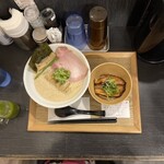 サッポロ ラーメン ハチ - 