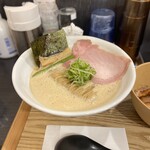 サッポロ ラーメン ハチ - 