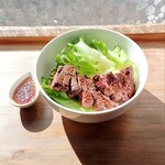 Stutea - スリランカカレー風味ハラミ丼