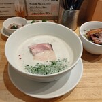 Menya Shishimaru - ぜいたく盛り、獅子丸白湯らぁめん、炙りチャーシュー丼