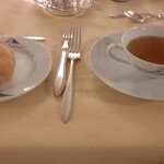 グリル - 川奈ホテル伝統のコンソメスープとパン