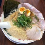 ラーメン 魁力屋 - 特製醤油全部のせラーメン