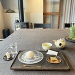 SISIRI - 雪もちと煎茶のセット