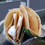 La Crêperie - 出来たてホヤホヤのクレープ2種類です…左が紅茶で右がバターシナモンシュガーです♪