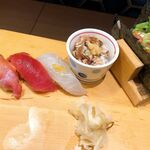 鮨とラーメン うおがしや 野毛 - 赤酢にぎり