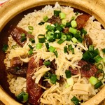 南粤美食 - 腸詰干し肉の貝柱土鍋釜飯