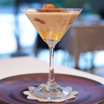 ラトラスフィス - ランチコース 6405円 のスモーク香るジャガイモとトリュフのヴルーテ オマール海老と地鶏のコンソメジュレ