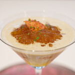 ラトラスフィス - ランチコース 6405円 のスモーク香るジャガイモとトリュフのヴルーテ オマール海老と地鶏のコンソメジュレ