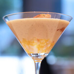 ラトラスフィス - ランチコース 6405円 のスモーク香るジャガイモとトリュフのヴルーテ オマール海老と地鶏のコンソメジュレ