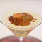 ラトラスフィス - ランチコース 6405円 のスモーク香るジャガイモとトリュフのヴルーテ オマール海老と地鶏のコンソメジュレ