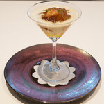 ラトラスフィス - ランチコース 6405円 のスモーク香るジャガイモとトリュフのヴルーテ オマール海老と地鶏のコンソメジュレ