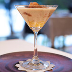 ラトラスフィス - ランチコース 6405円 のスモーク香るジャガイモとトリュフのヴルーテ オマール海老と地鶏のコンソメジュレ