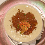 ラトラスフィス - ランチコース 6405円 のスモーク香るジャガイモとトリュフのヴルーテ オマール海老と地鶏のコンソメジュレ