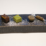 ラトラスフィス - ランチコース 6405円 の小菓子4品