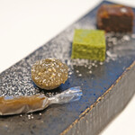 ラトラスフィス - ランチコース 6405円 の小菓子4品