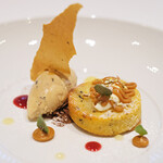 ラトラスフィス - ランチコース 6405円 の洋梨とロイヤルミルクティー