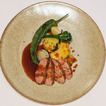 ラトラスフィス - ランチコース 6405円 の鴨胸肉のロティ 焼き林檎と蜂蜜のジュ