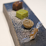 ラトラスフィス - ランチコース 6405円 の小菓子4品