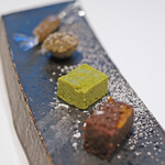 ラトラスフィス - ランチコース 6405円 の小菓子4品