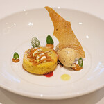 ラトラスフィス - ランチコース 6405円 の洋梨とロイヤルミルクティー