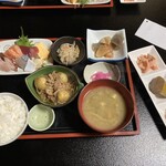 Kagetsu - 日替わりランチ　小鉢が沢山　お刺身まで付いている！