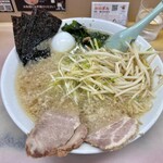 ラーメンかいざん - かいざんラーメン(中盛)、もやし、玉子