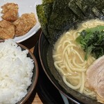 Ichikakuya - ラーメン海苔トッピング＋唐揚げ＋ライス