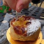 さんぽ道 - 千両さつま芋パイ(745円)に蜂蜜をかけて