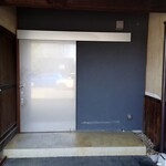 ラスティコフォー - ここから入ります(手動ドア)