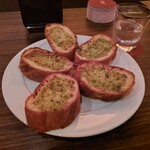 バー・タイム - ガーリックトースト