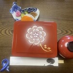 うなぎ亭 友栄 - うな重、全体図。蓋あり