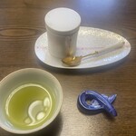 うなぎ亭 友栄 - 本日のデザート、黒豆のプリン。蓋あり550円