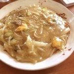 中華そば みかさ - クセのある、中華そばと焼きそば（写真の餡掛けカタ焼きそば）で有名。クセのある豚骨ベースのスープに、具材には珍しい鶏モツ。ダメな人はダメ、好きな人には堪らない！といったお味。私は、中華そばと餡掛け焼きそばを交互に食べてますw