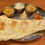 Mini Nepal Restaurant & Bar ALISHA - Ｂランチ 
                      (日替りカレー(ダル豆とチキン)･ベジタブルカレー(激辛)･ 
                       ナン･ライス･パパド･チキンティッカ)