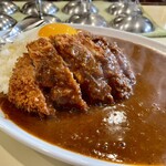カレー専門店 横浜 - カツカレー、トッピング(目玉焼き、ルー大盛り、中辛)