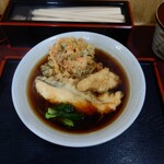 信濃追分蕎麦 初台庵 - 春盛り天～桜マス天と桜えびのかき揚げ～ そば、600円。